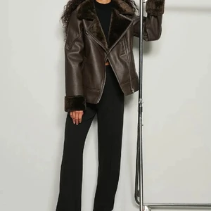 Brown leather jacket - Super fin läderjacka från nakd🌟. Använd endast 1 gång. Säljer direkt för 250kr