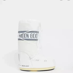 Moon boots - Moon boots höga vita, använda 2 gånger. Storlek 39/41 . Pris går att diskutera