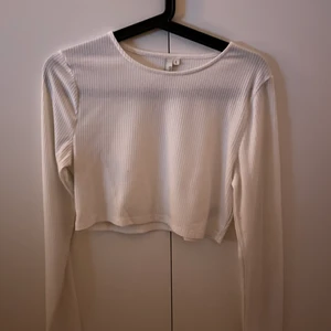 Tröja från NA-KD - Kort i längden, fint skick!