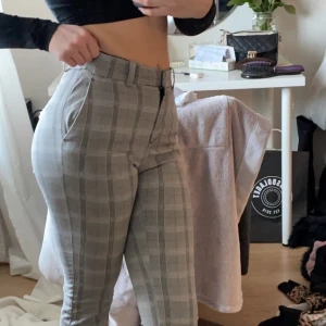 Kostymbyxor  - Jättefina och sitter snyggt.