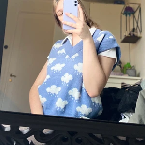 Molnväst - säljer en molnväst i storlek L(oversize), köpt och använd endast en gång.skriv för mer info☺️💙