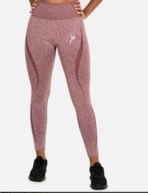 Tränings tights - Ur snygga tränings tights från ”famme”💕 Är i stolek xs men passar även S då dem är stretchiga💕 Köpte för 600kr säljer för 200kr+frakt💕 