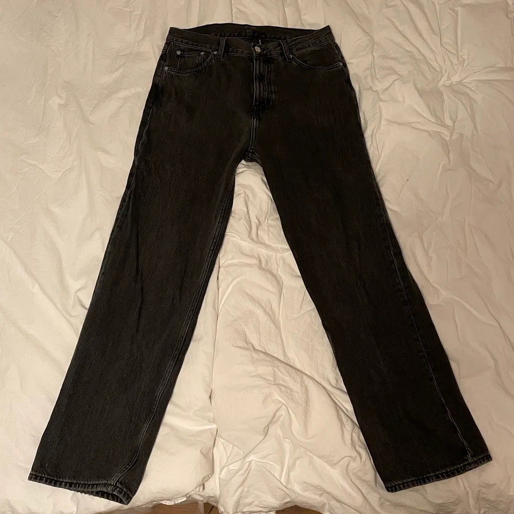 Weekday galaxy jeans svarta i storlek 30/32. Jeans & Byxor.