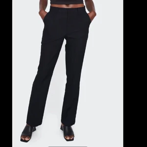 Kostymbyxor - Kostymbyxor från bikbok, originalpris 399, storlek 36