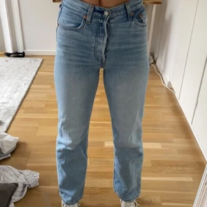 Levis jeans - Nästan oanvända och sjukt snygga! Min syster som har dom på sig är 170cm😄
