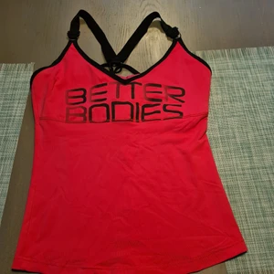 Better bodies tränings linne - Säljer mitt ena better bodies linne i kanonskick  Så sjukt snyggt på.. 