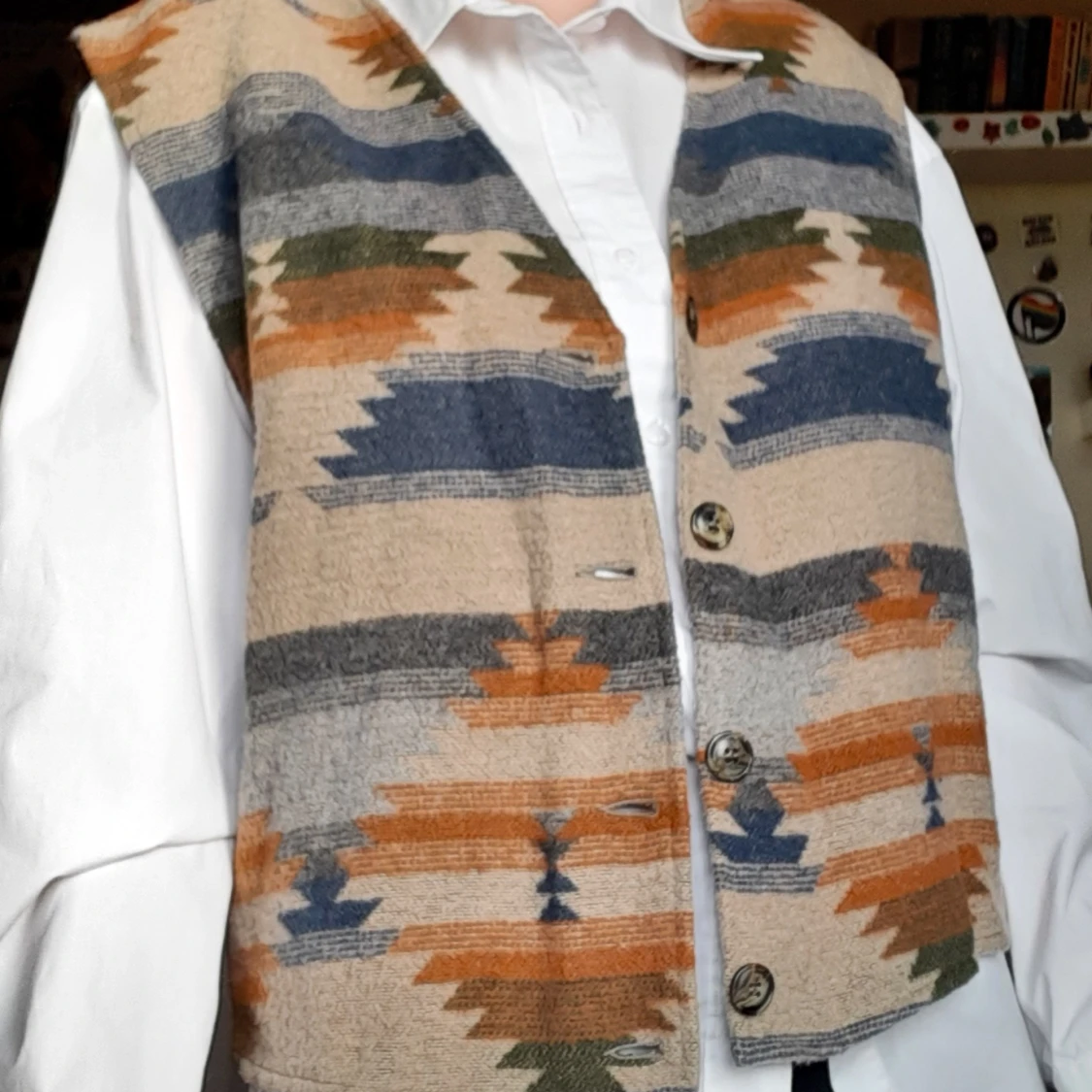 fluffig färgglad väst