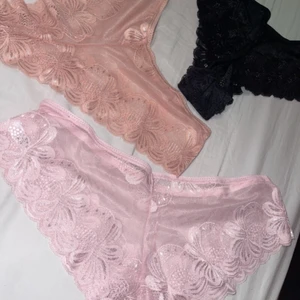 Nytt Set med tre spets trosor xxl - Rosa,nude/Peach,svart. Endast testade! Tts. Priset gäller för alla tre,frakt 24:-