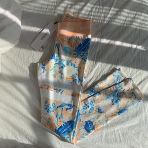 Stronger tights Jamaica  - Så fina stronger tights i storlek S som knappt är använda! Jättebra skick❤️