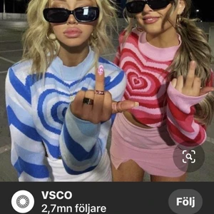 Heart wave sweater - Säljer denna heart wave sweatern i blå💙 en perfekt höst tröja 🍂 kör budgivning och utgångspriset är 190,lägg ett bud om du vill buda högre och den som budar högst får den🧡