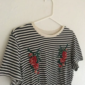 T-shirt - Sitter som en S på mig. 