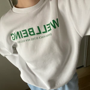 Wellebeing sweatshirt gina  - Skitsnygg (och slutsåld) sweatshirt. Inga defekter!! Frakt tillkommer på 66kr