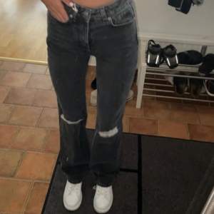 jeans i storlek 32 