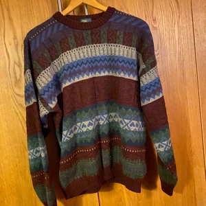 Vintage oversized sweater - Säljer min gamla höstfavorit! En vintage oversized stickad tröja från märket OneWay. Den är i väldigt fint skick. 