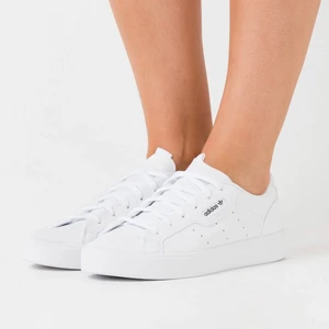 Adidas sneakers - Använd ett få antal gånger. Säljer pga försmå. 