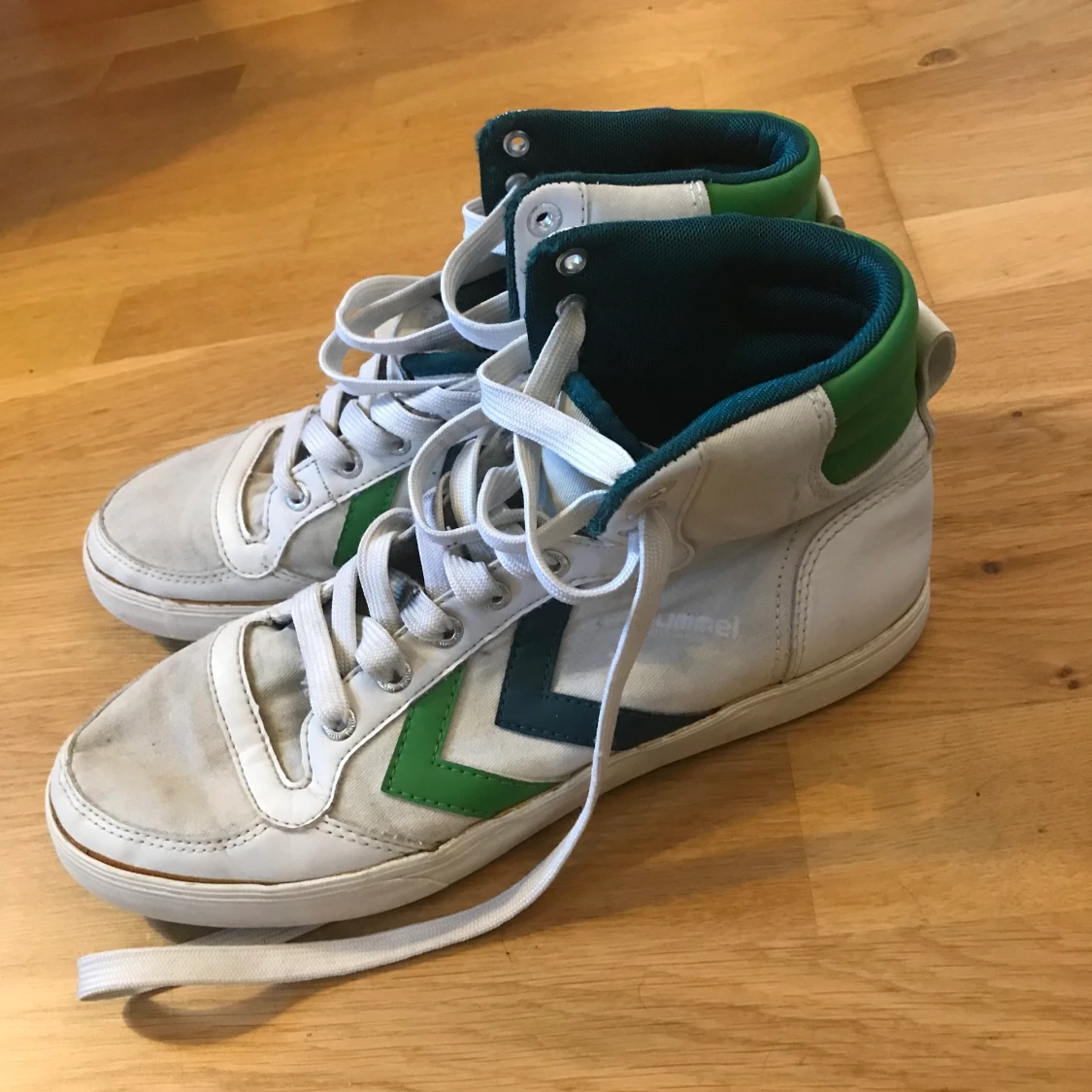 Hummel “retro” sneakers
