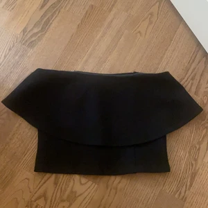 Kort volang topp  - Kort volang topp från nakd i storlek S