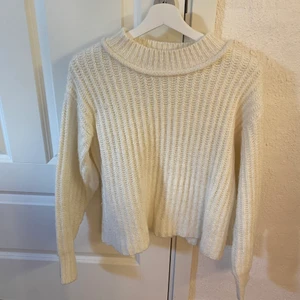 Stickad Gina tröja Storlek XS - Varm och skön.