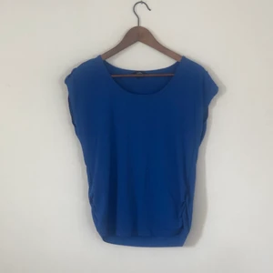 T-shitt - Blå t-shirt frn Reitmans. Storlek L. 