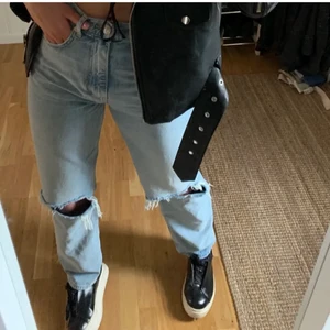 Gina jeans - Säljer mina populära Gina jeans eftersom dom är för små för mig i midjan, är ca 164cm och dom går till under foten på mig (första bilden är lånad)