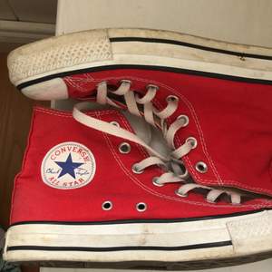 Röda converse i storlek 38🤩🤩🤩