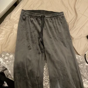 Ginatricot - Gina mjukis byxor, aldrig använda storlek M säljer för 150