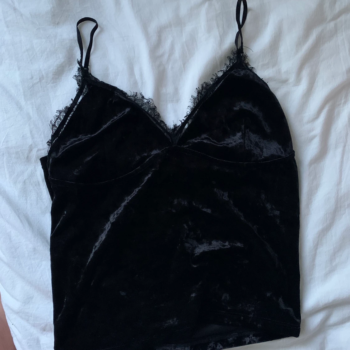 Sammetlinne med spets