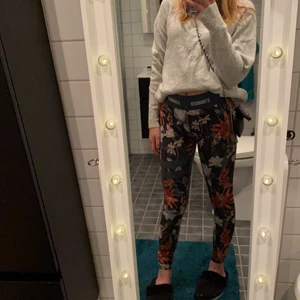 Stronger tights - Även dessa fixk jag förra året då de är sparsamt använda. Tvekar på att sälja få jag älskar dem men kollar intresset! Nypris: 799