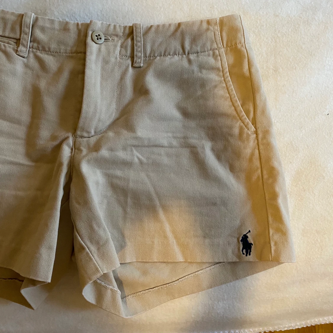Beigea sköna shorts
