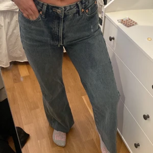 Mango jeans  - Jättefina jeans från mango i strl 40 men passar mig som har 36/38 i vanliga fall. Passar mig som är 162. 150kr inkl frakt 