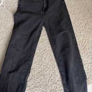 Croppade jeans - Croppde jeans, passar dig som är runt 165 och neråt💕