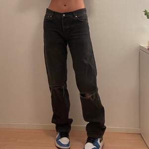 Detta är mina coola jeans från Junkyard och dem är i bra skick. Sitter bra i längden för mig som är 173.