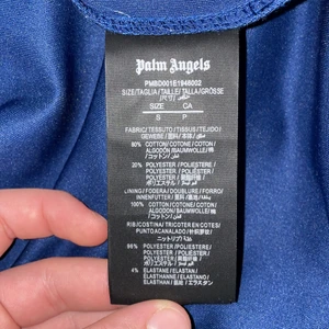 Palma angels tröja S passa både s och m  - En Palma angels tröja inte använd på grund av att den var för lite för mig. Jag har enbart prövat den. Säljer den då jag vill ha pengar snabbt för att kunn a köpa en ny av min vän som har en större storlek åt mig.