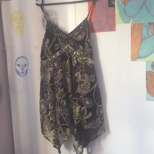 Tunika strl: 40 - Ärvd efter mamma sen hon var ung och jag har aldrig använt den men den är sååå fin och önskar jag kunde pull it off