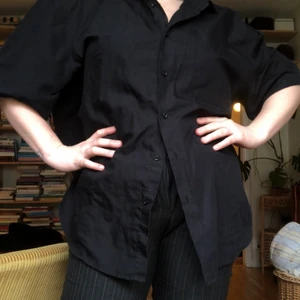 Oversize skjorta - Alla behöver en oversize skjorta i sin garderob. Sjukt skön och snygg, passar till typ allt!