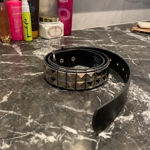 Nitskärp - Snyggt nitskärp i okejbra skick, lite sliten❤️ snyggt till legit allt