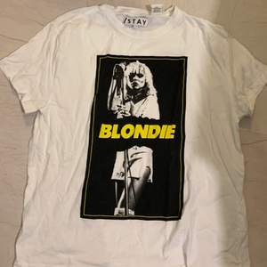 Tshirt med Blondie tryck från carlingsSkriv privat för för bilder eller för att diskutera pris! Köparen står för frakt! 