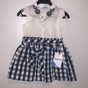 Klänning  - Underbar sommarklänning med krage och knytskörp. Helt nytt kollektionsprov 