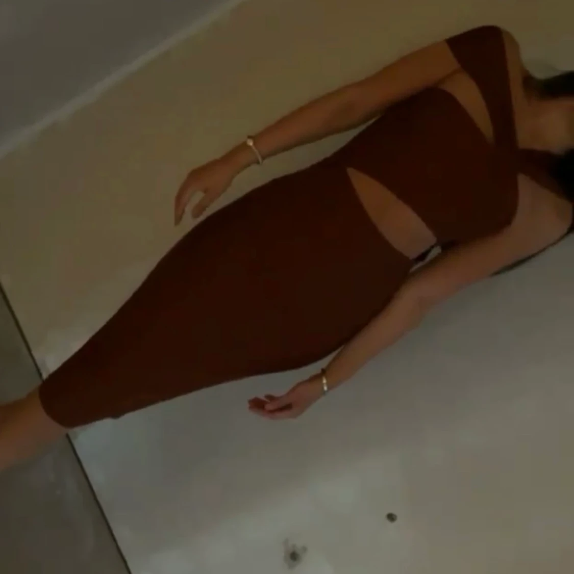 Brun bandageklännining 