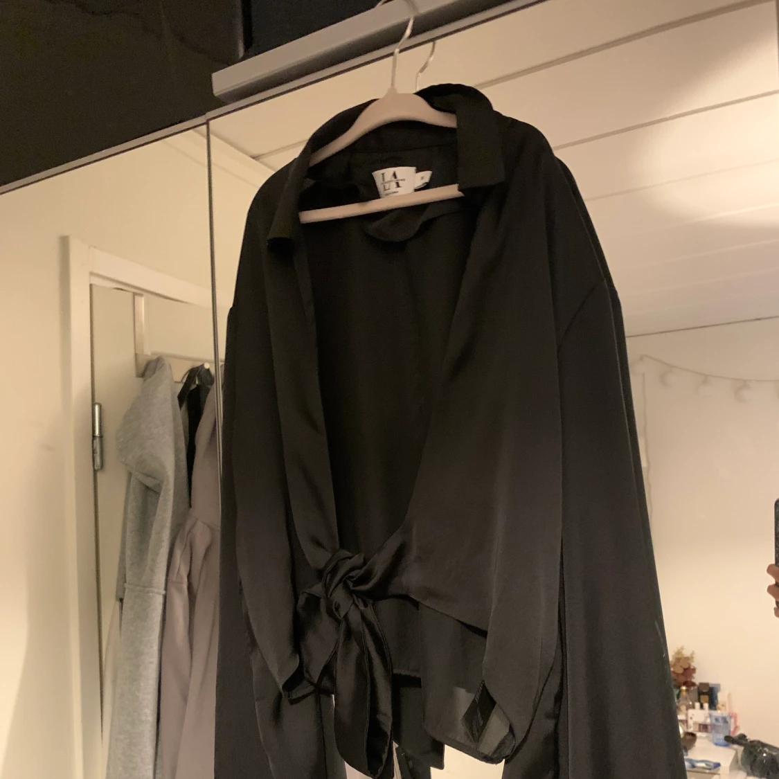 Linn Ahlborg x nakd satin blus - 90