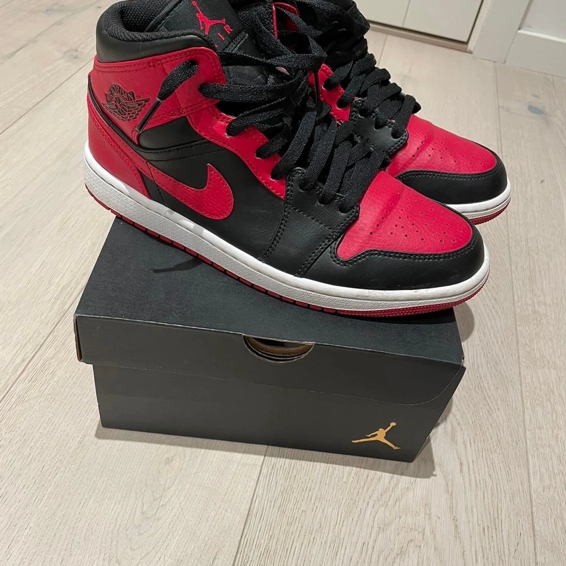 Jordan 1 Mid Banned (2020)