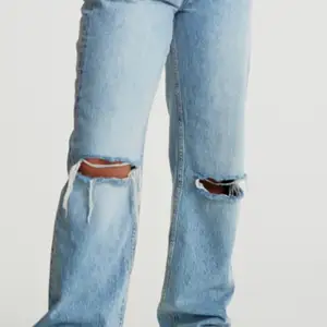 Maja lindelöf x Gina tricot - 90s highwaist jeans🌟 storler 32 men passar också liten 34 då de töjts ut lite🌟 köpta för ett par år sedan för 600 och anväda rätt mycket, men syns inte mycket🌟 säljer då de blivit försmå, säljer för 250, 200 + ca 50kr vid snabb affär