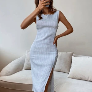 Ljusblå klänning  - Fin klänning som var för stor för mig, har vanligtvis xs men beställde i s. Klänningen är endast testad. Lånade bilder. Kontakta gärna mig vid fler frågor☺️ köparen står för frakten 