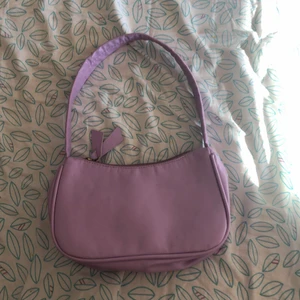 En Finn hand väska ❤️❤️💛💚 - En Finn och väldigt oanvänd handväska. Bara använd ca 2-5 gånger.Frakten ingår i briser 