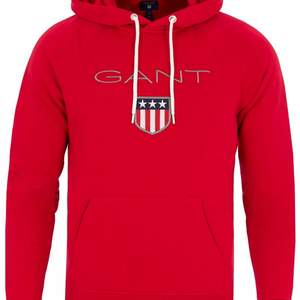 Gant hoodie, köpt från herr avdelningen men passar både tjejer och killar. Är i strl XS eftersom den är från herravdelningen men den passade som en S från damavdelingen, kanske ngt längre 