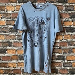 Grunge Vailent T-shirt - En cool tröja från carlings. Oversized så passar som M. Många hål i den, ganska trasig så men nån kanske gillar den stilen haha, eller om någon vill sy om den! :)