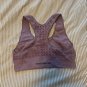 Sport bh - Används inte mer storlek M säljer för 30kr