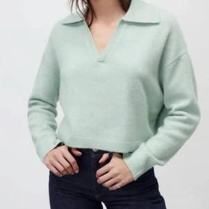 Stickad tröja - Stickad tröja. Storlek S. Skicka gärna ett meddelande vid frågor! Pris kan diskuteras vid snabbt köp!