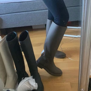 Stövlar  - ”intresse koll” på mina fina fina stövlar från Zara i färgen brun, säljer endast vid bra bud! Bara använt två gånger så är som nya, storlek 39.   Alla bilder är lånade!