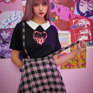 Tshirt  - Fin tröja med tillbehörande kjol om man vill ha med den <3 aldrig använd. 130 kr +frakt 